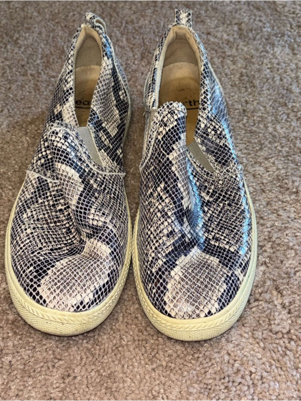 Earth womens 11 Snake-Pattern Slip-On Flats